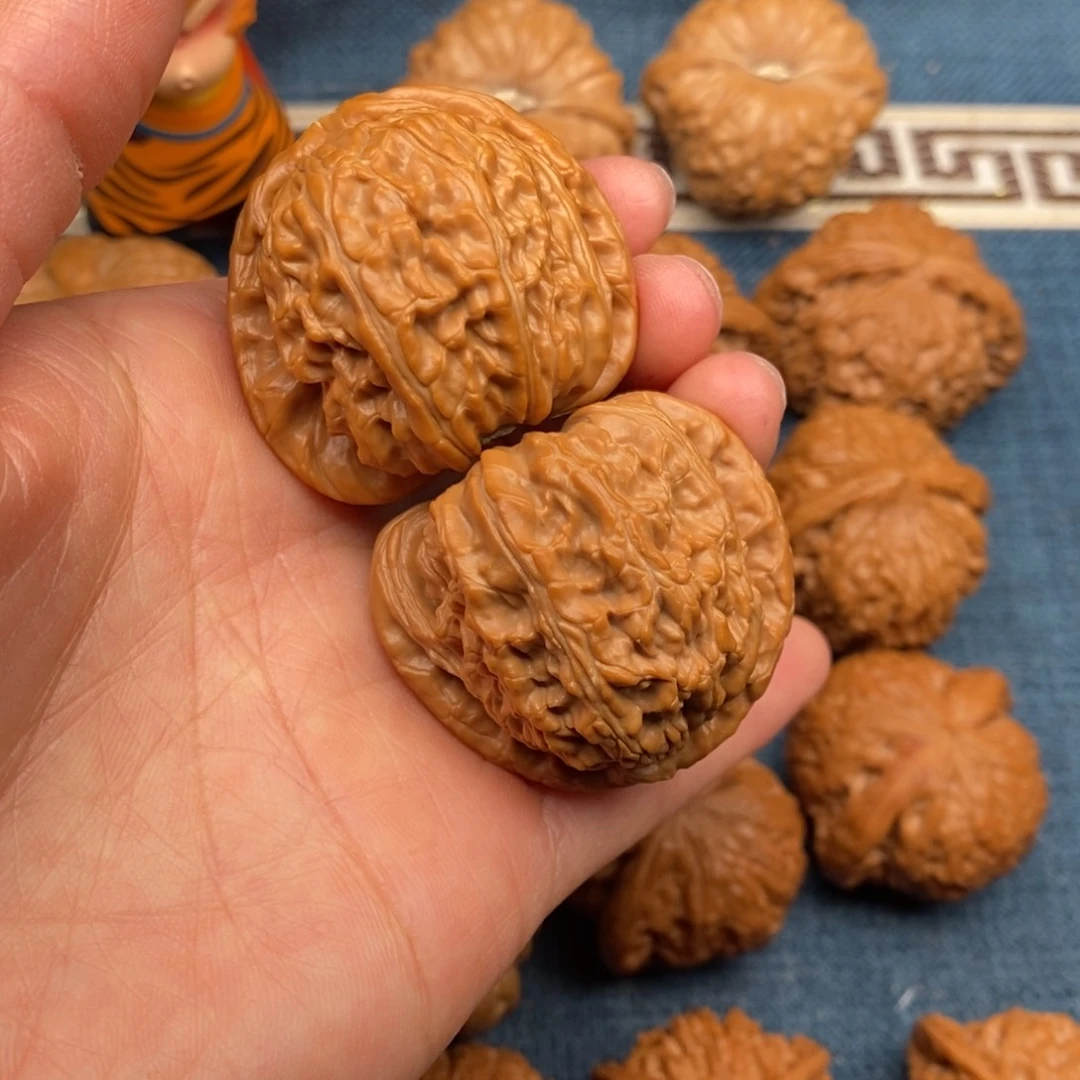 文玩核桃把件41全品三角白