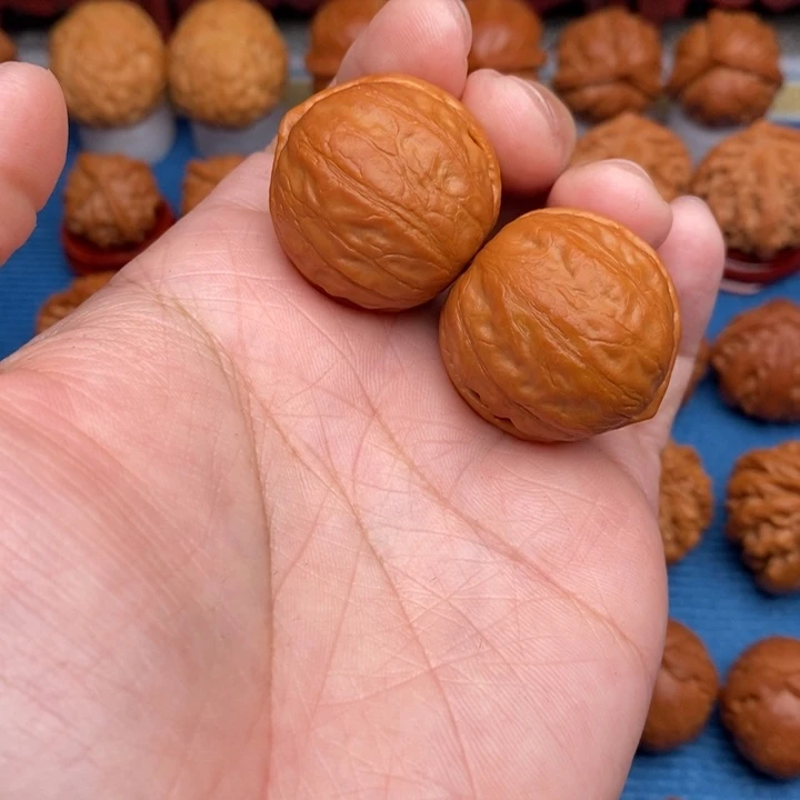 文玩核桃把件夜明珠