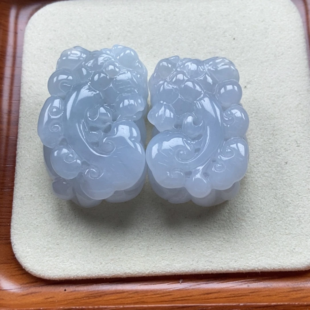 翡翠未镶嵌颈饰如意貔貅吊坠一对