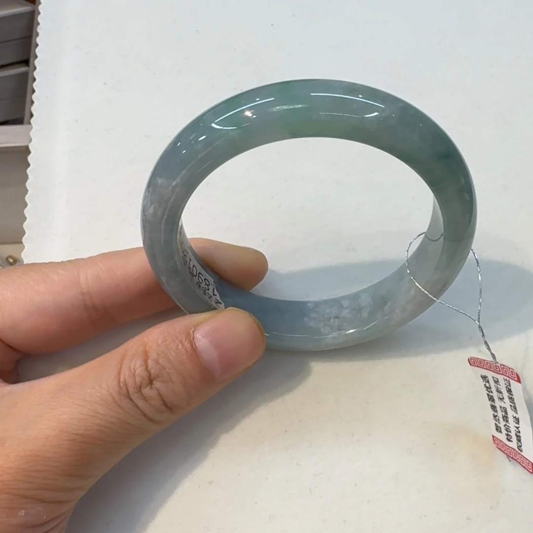 翡翠未镶嵌手镯有棉 无纹裂