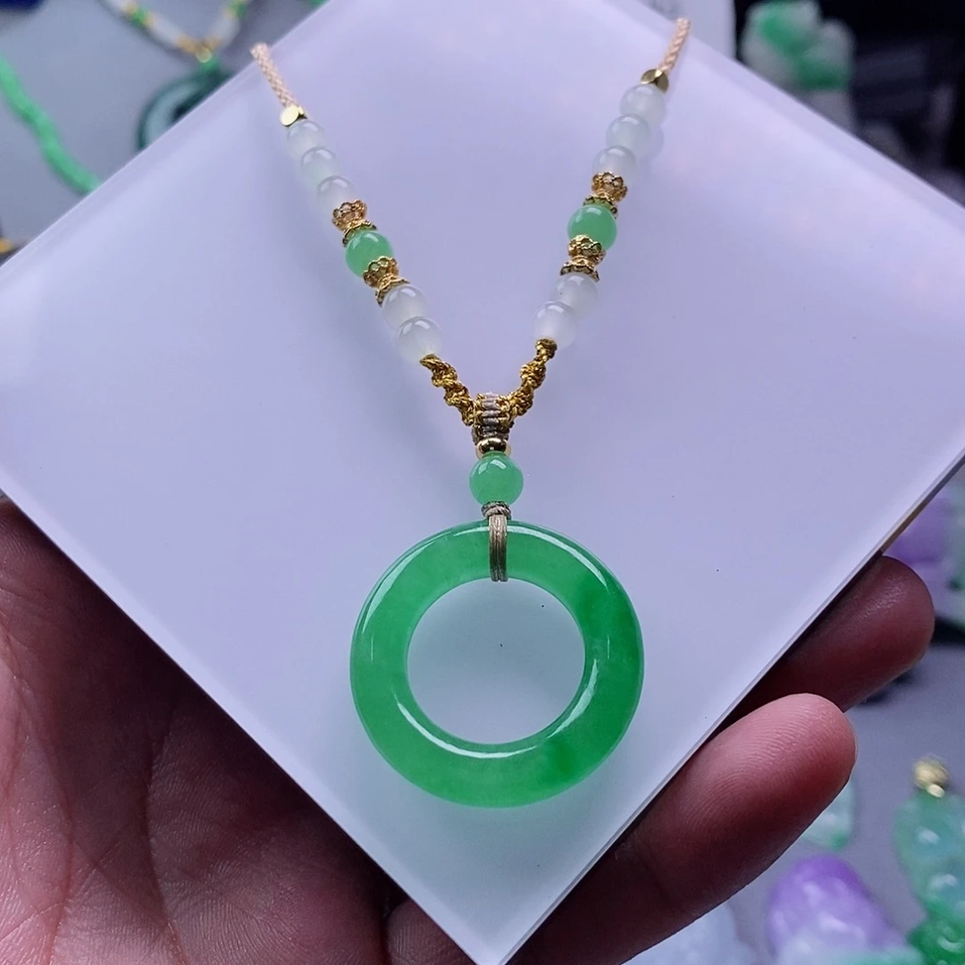 翡翠未镶嵌吊坠(赠链)