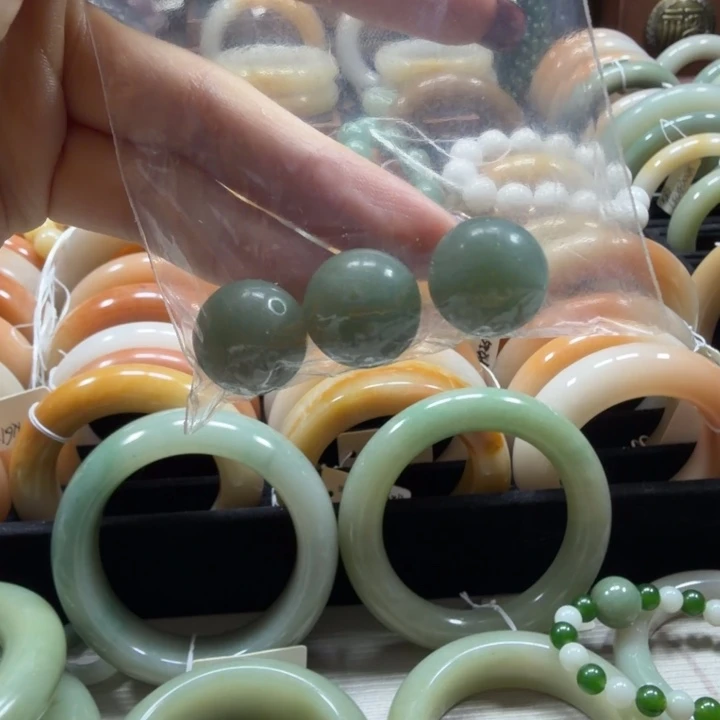 石英质玉未镶嵌手镯