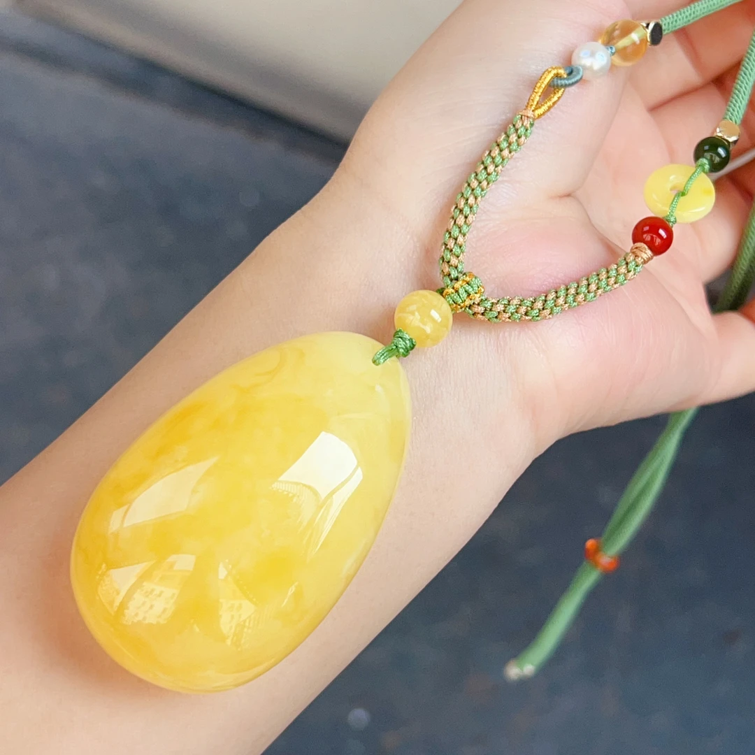 满蜜黄白花琥珀蜜蜡水滴吊坠，27.5克，尺寸57*36*21mm