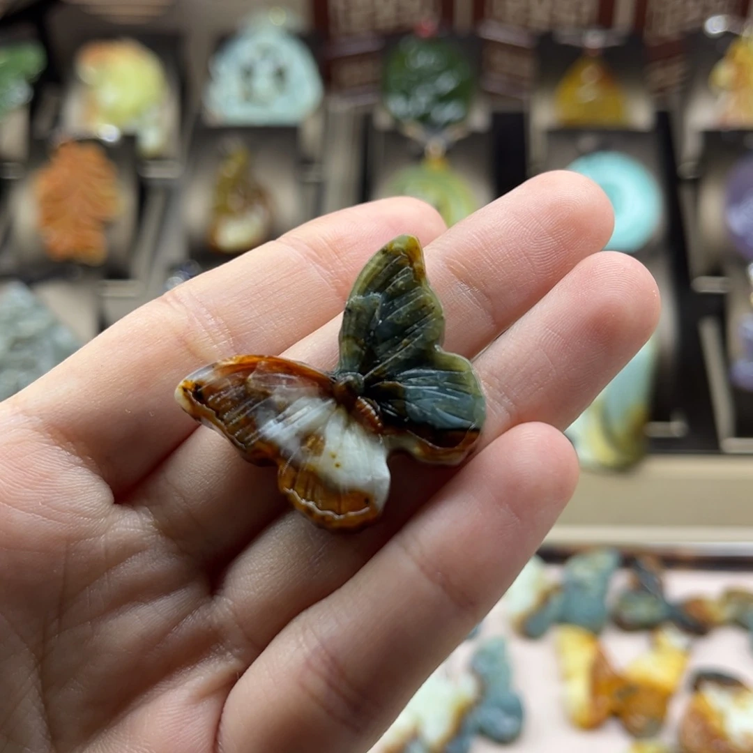 未镶嵌蛇纹石玉颈饰