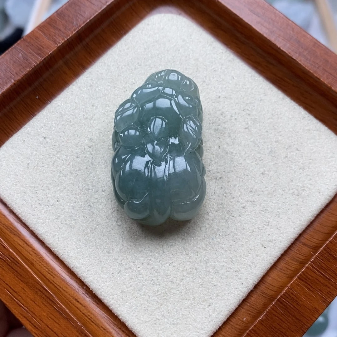 翡翠未镶嵌颈饰如意貔貅