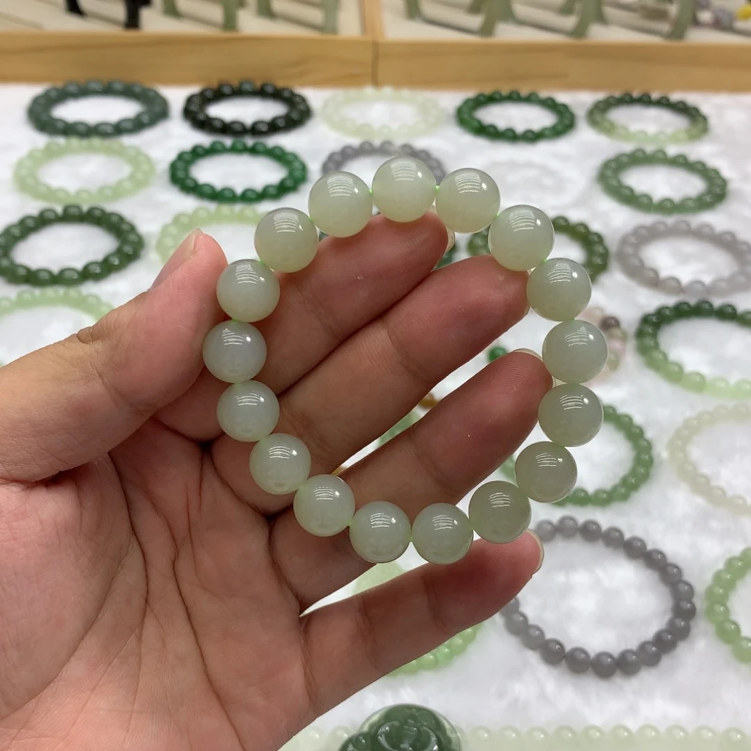 手串未镶嵌和田玉（糯冰11.8）