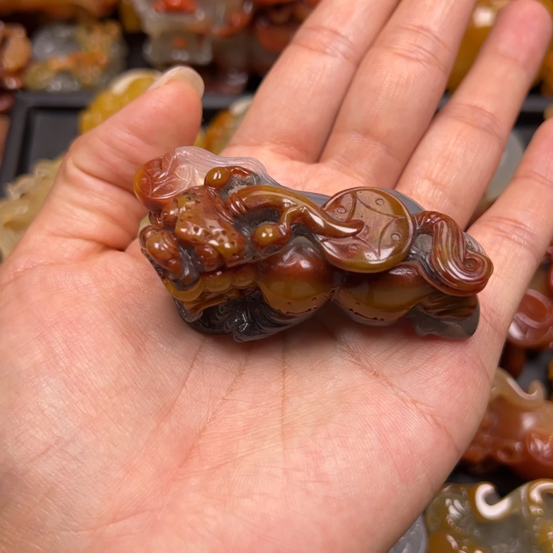 石英质玉（黄龙玉）未镶嵌颈饰