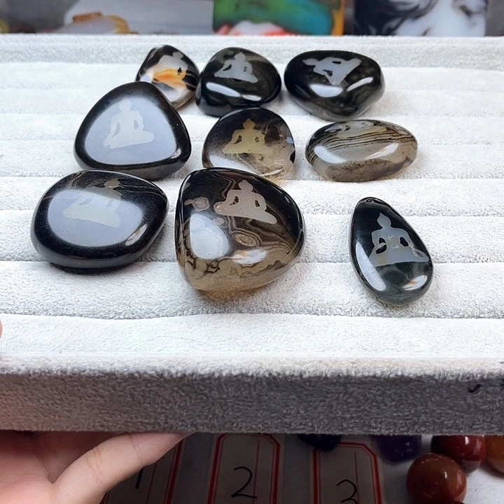 雷***雨玛瑙/玉髓未镶嵌珠宝半成品