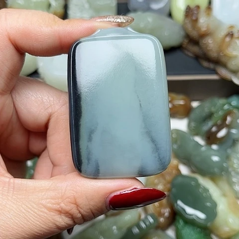 和田玉颈饰未镶嵌龍**人