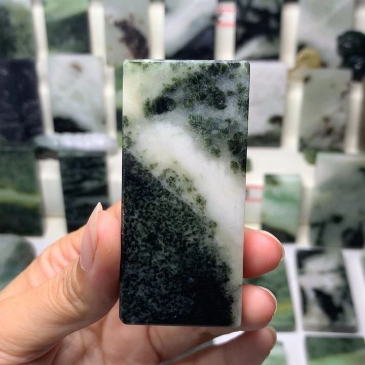 独山玉未镶嵌颈饰