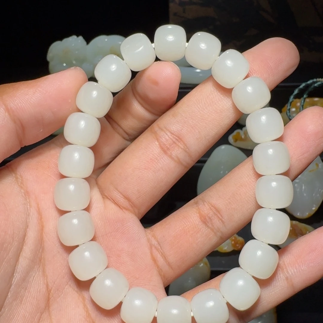 君***悦和田玉未镶嵌手串