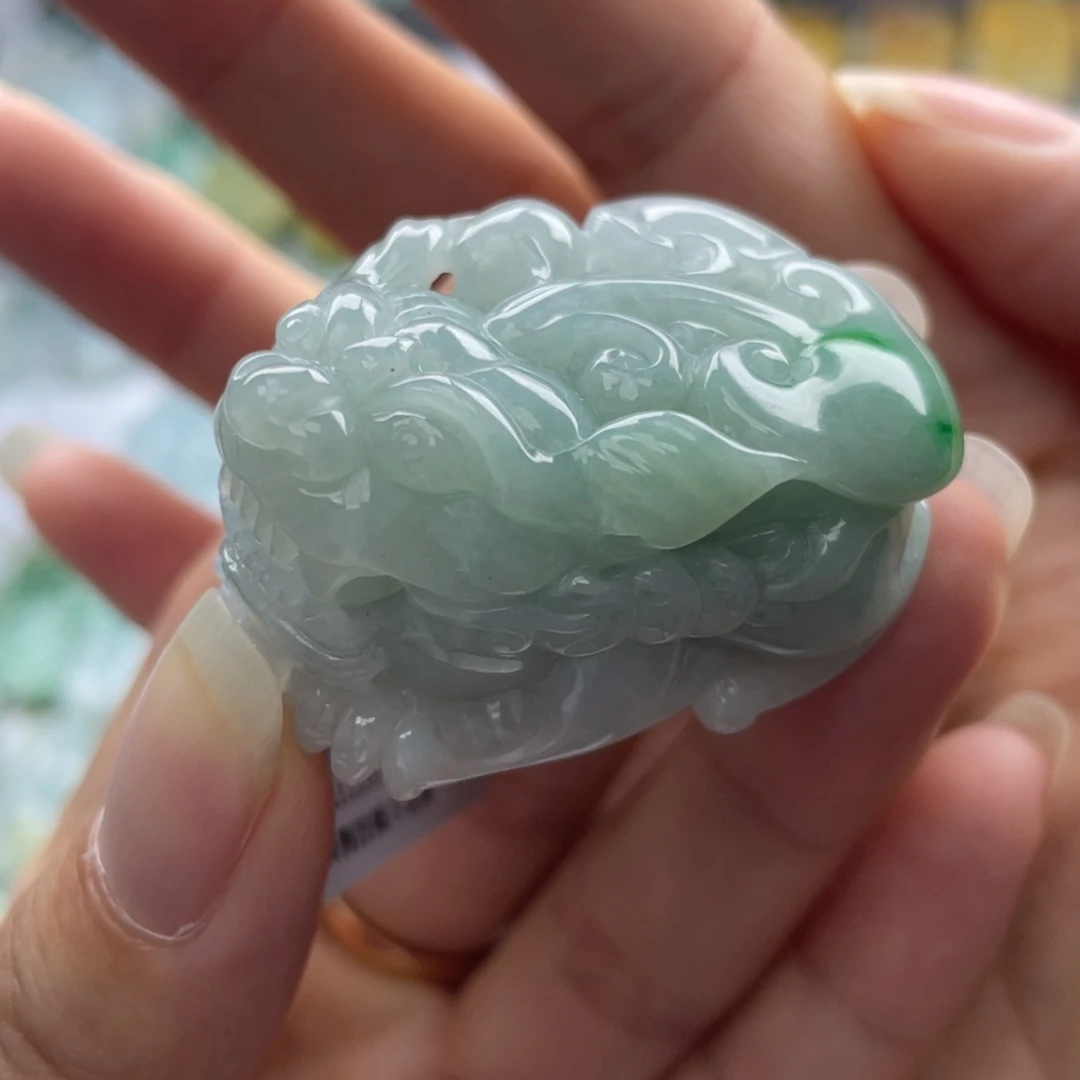 翡翠未镶嵌颈饰貔貅