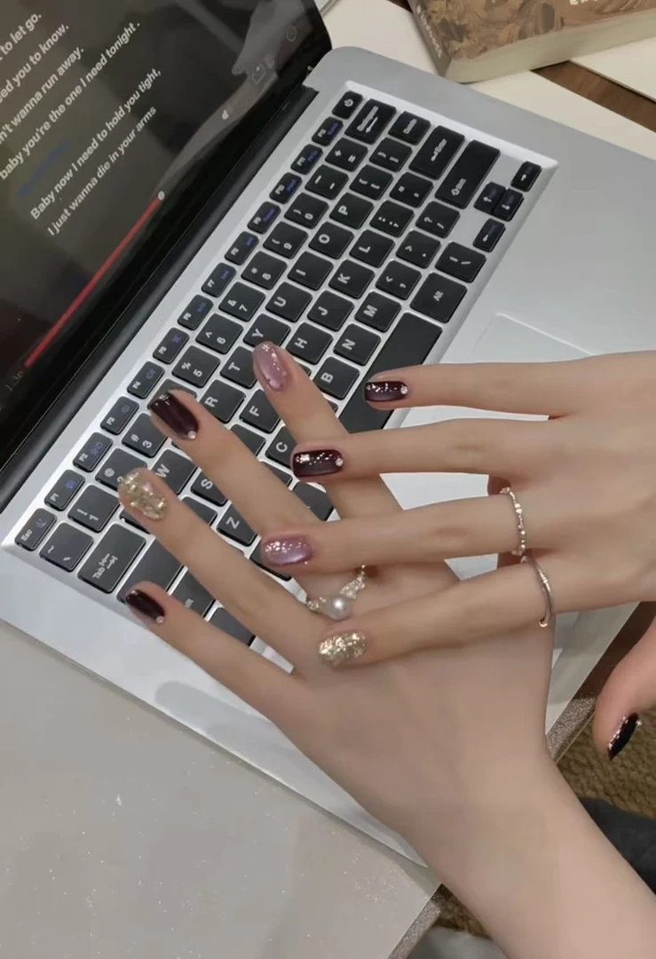 【黑加仑紫】高级感冰透渐变猫眼短款手工穿戴美甲显白