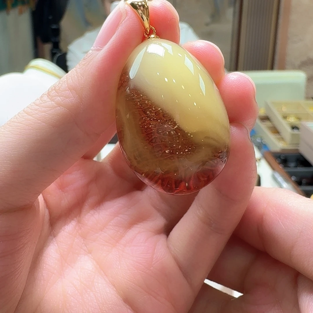 琥珀未镶嵌颈饰吊坠