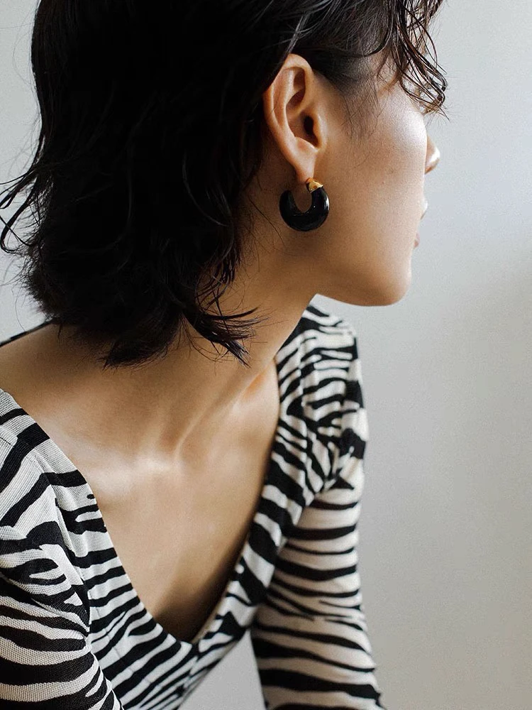 铜合金耳饰 法式复古C形耳环ins小众女百搭高级感个性时尚配饰