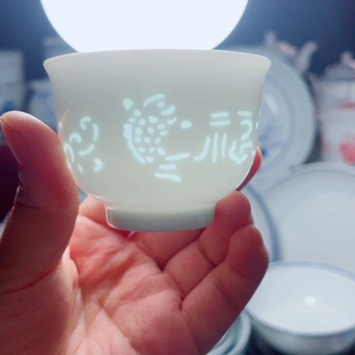 青花玲珑小杯双鱼福字雕刻新款