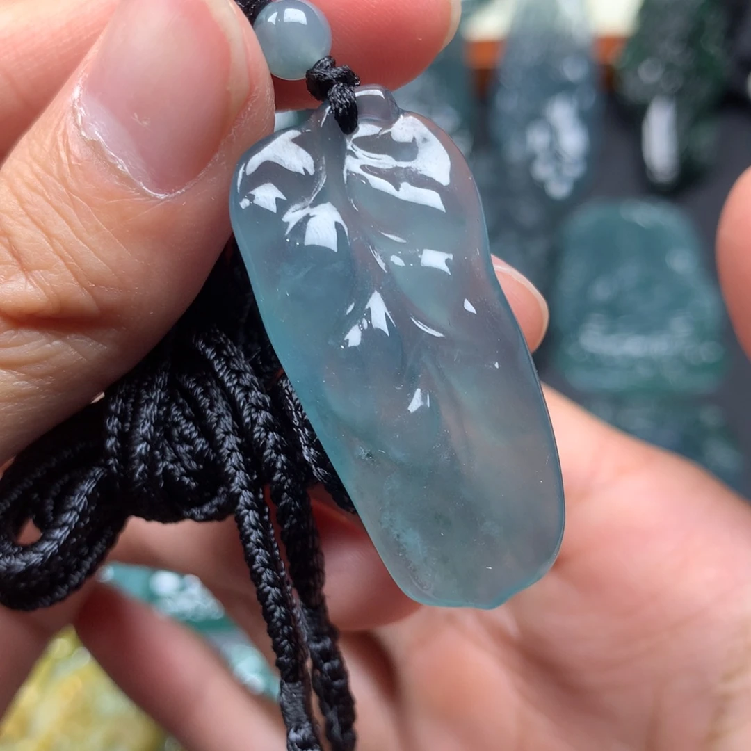 翡翠未镶嵌颈饰叶子