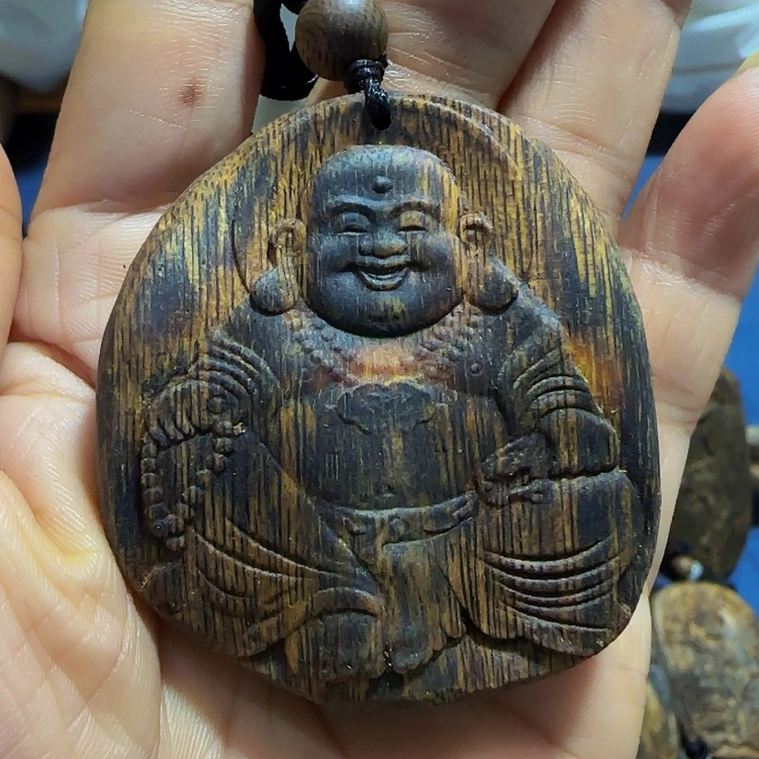 吊坠沉香海南白奇金丝红油雕刻佛公带绳14.8克