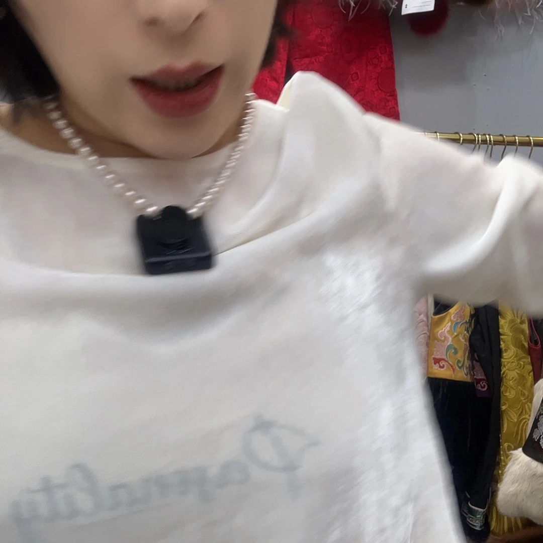 汪***！打底衫一件外套没有珠子