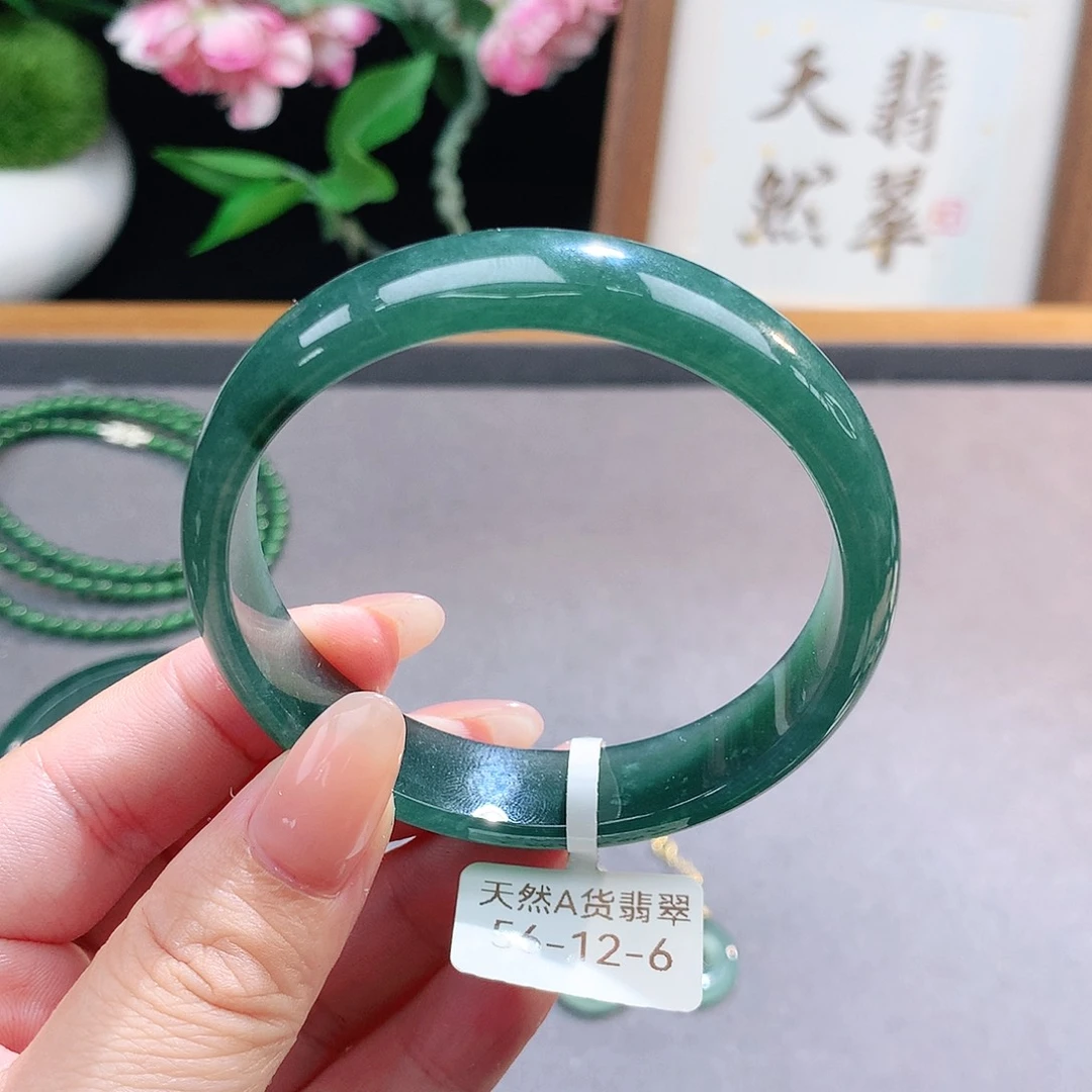 未镶嵌手镯（圆镯）翡翠