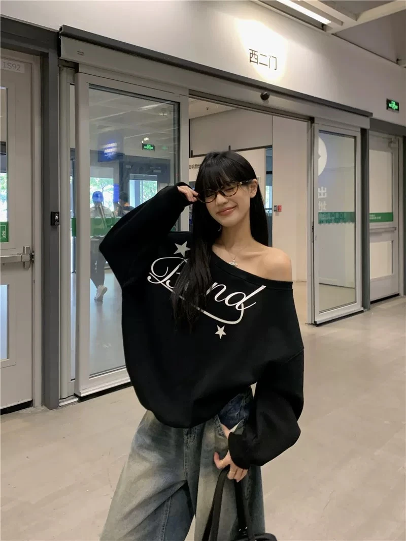 0339春季2026美式复古辣妹印花设计感斜肩减龄百搭小众长袖上衣女