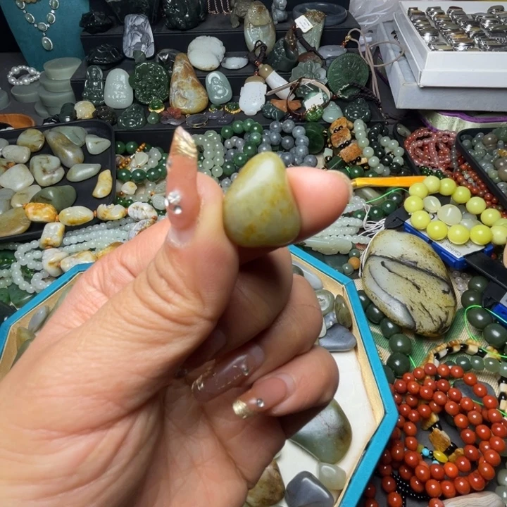 和田玉未镶嵌珠宝半成品