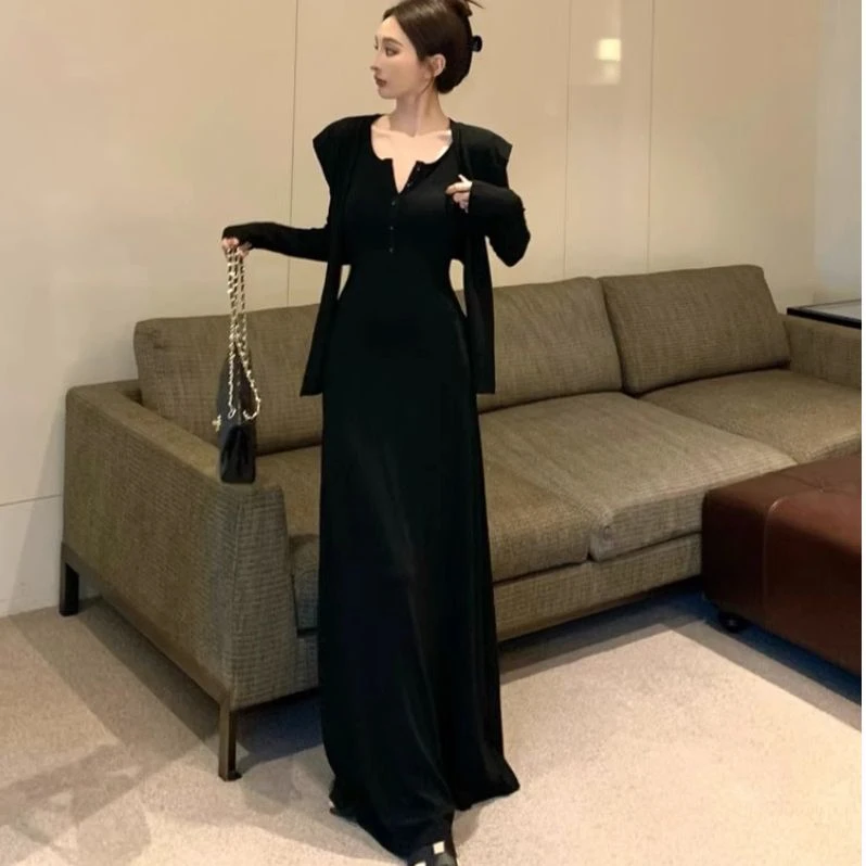 法式气质黑色V领长袖连衣裙女秋冬修身收腰包臀长裙子披肩两件套