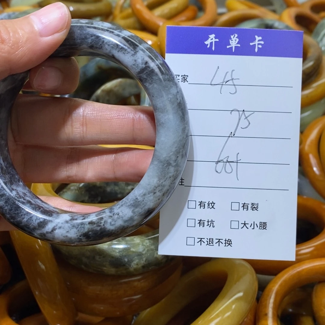 未镶嵌蛇纹石玉手镯Z****m