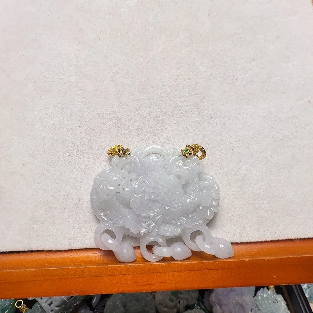 翡翠未镶嵌吊坠(赠链)