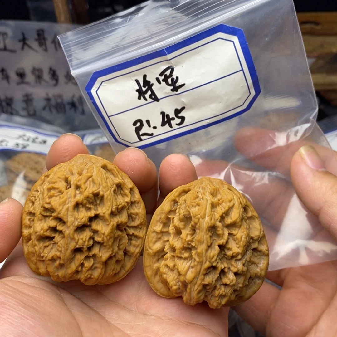 文玩核桃吊坠45全品西北将军，克重58.9，毕业小对