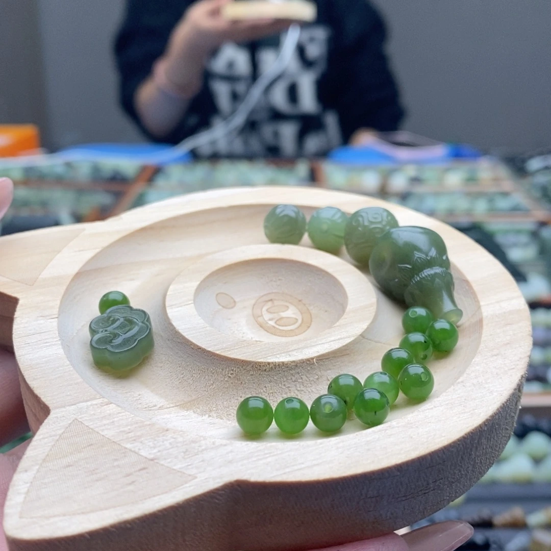ぺ***ぺ和田玉（糖玉）未镶嵌珠宝半成品