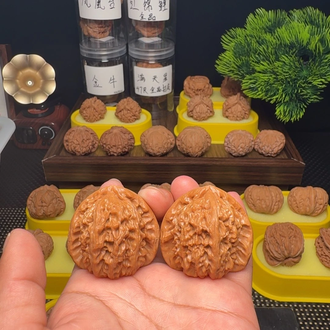 文玩核桃吊坠三角白40尺修打底