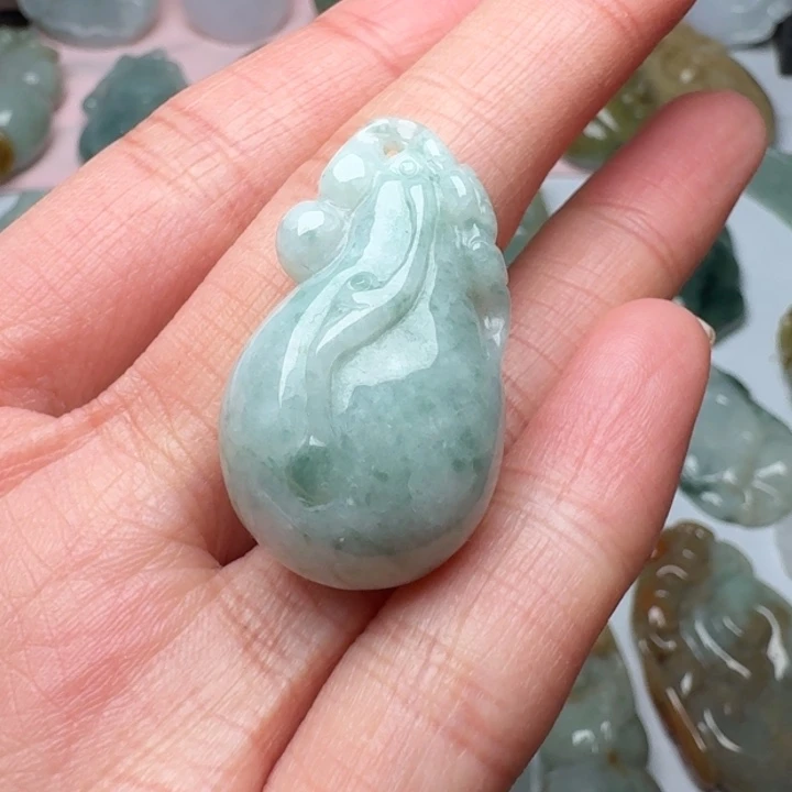 翡翠未镶嵌颈饰福袋