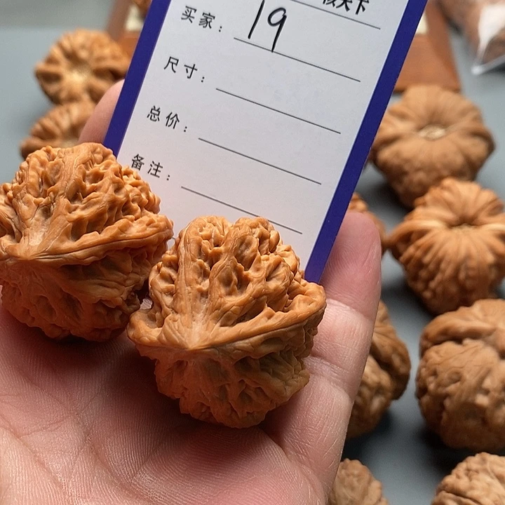 黄***漫吊坠桃核卧龙粗筋
