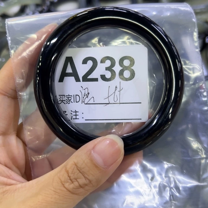 涵***洲蛇纹石玉未镶嵌手镯