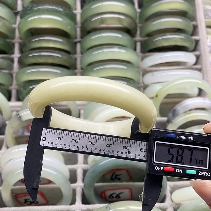 未镶嵌蛇纹石玉手镯78