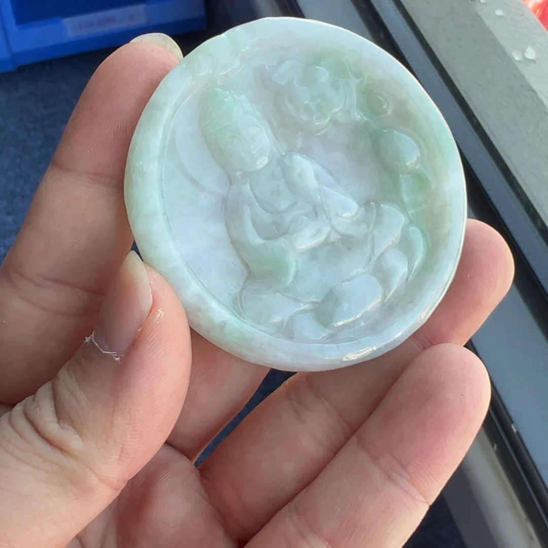 翡翠未镶嵌颈饰观音