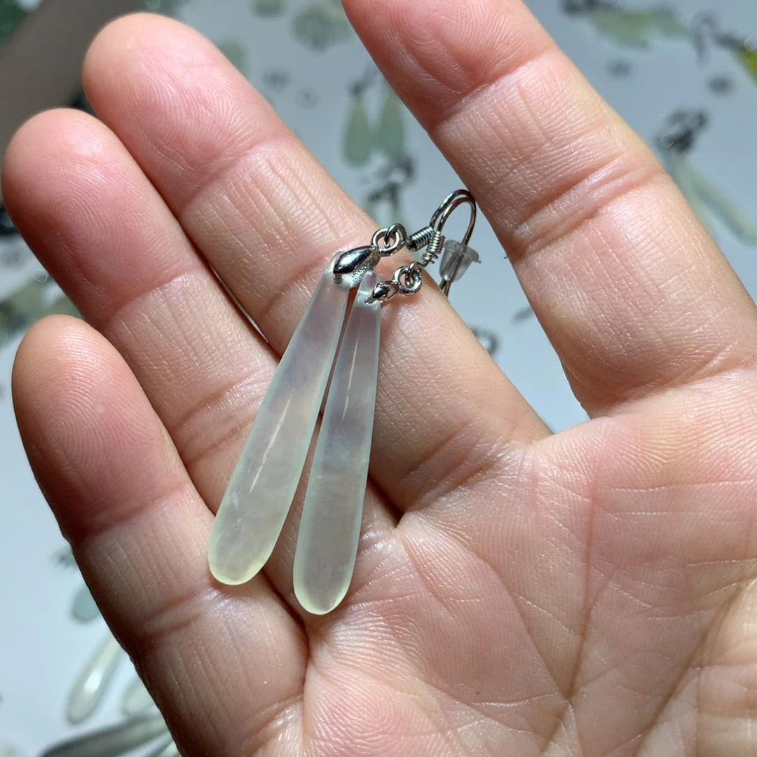 蛇纹石玉耳环未镶嵌布****）