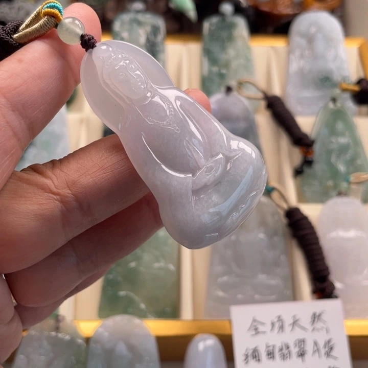 翡翠未镶嵌颈饰玉