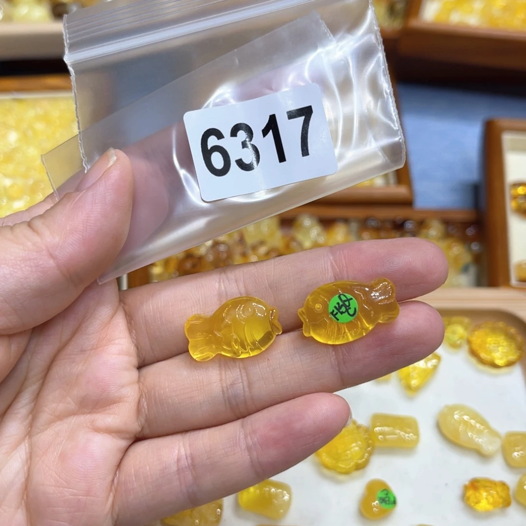 未镶嵌琥珀珠宝奇石