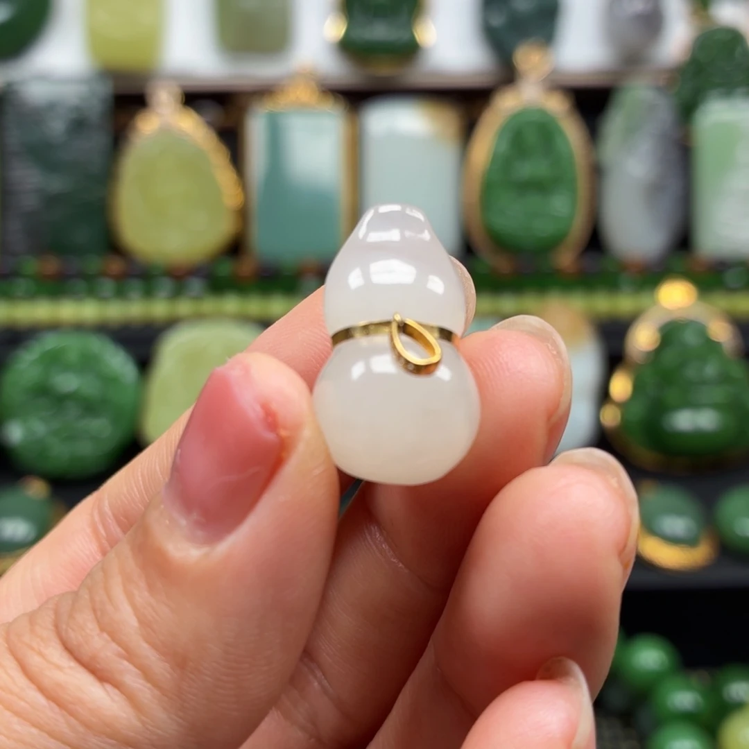 和田玉18K金镶嵌颈饰