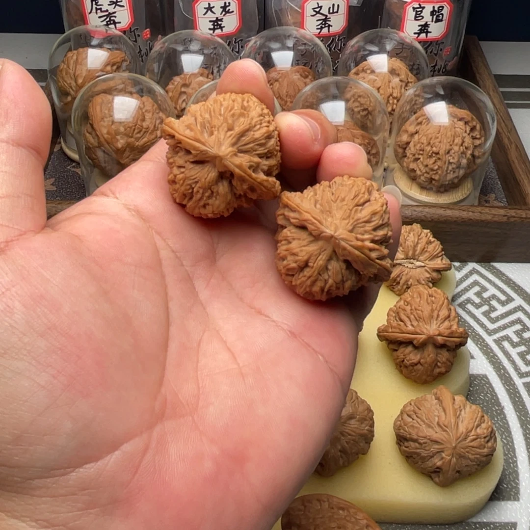 文玩核桃吊坠38全品南疆石（有一点黄）