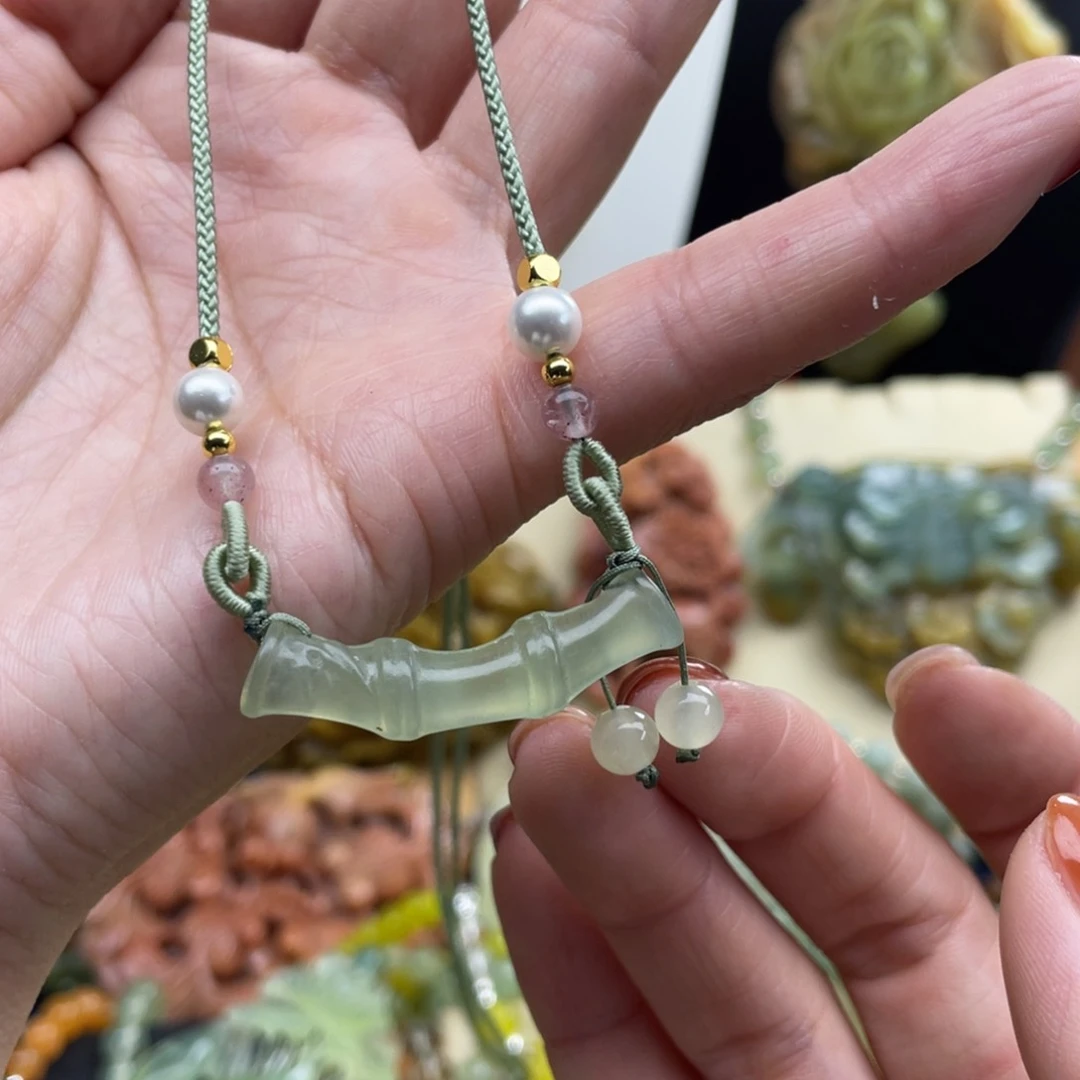 未镶嵌蛇纹石玉颈饰