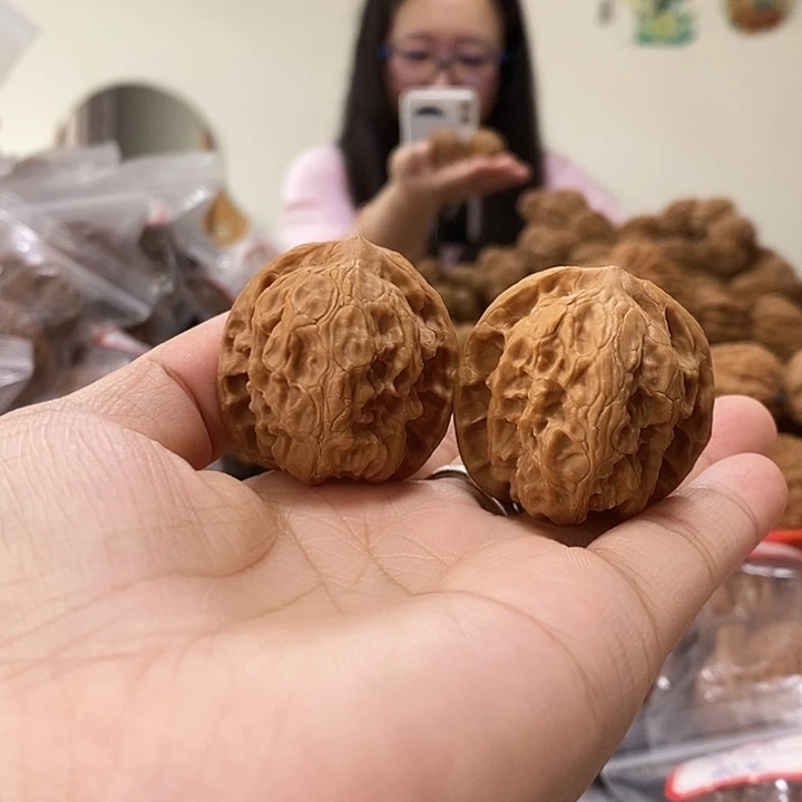 文玩核桃吊坠野狼35磕