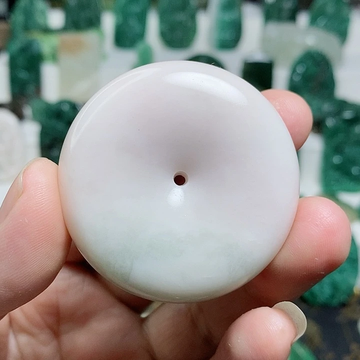 未镶嵌独山玉颈饰有****老