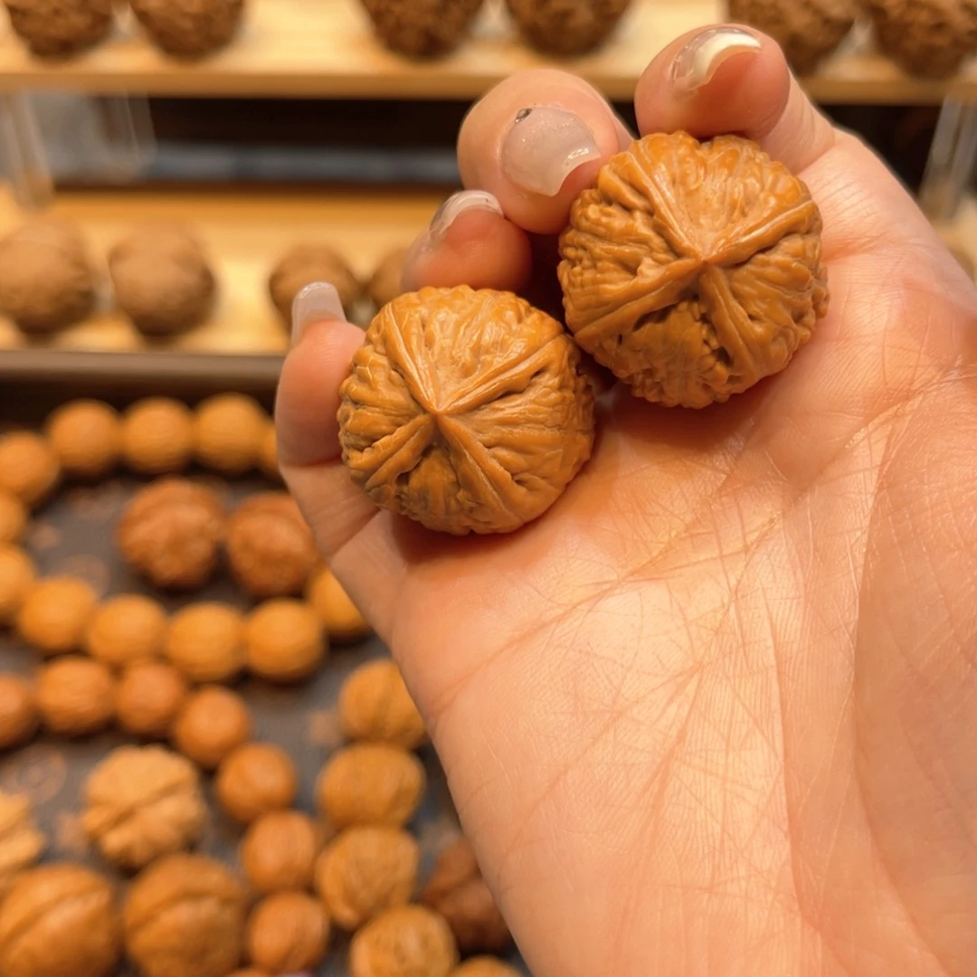 文玩核桃把件四棱玉玺手捻