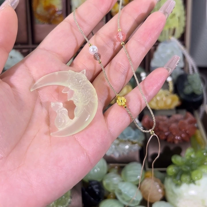 蛇纹石玉未镶嵌颈饰乐**刘