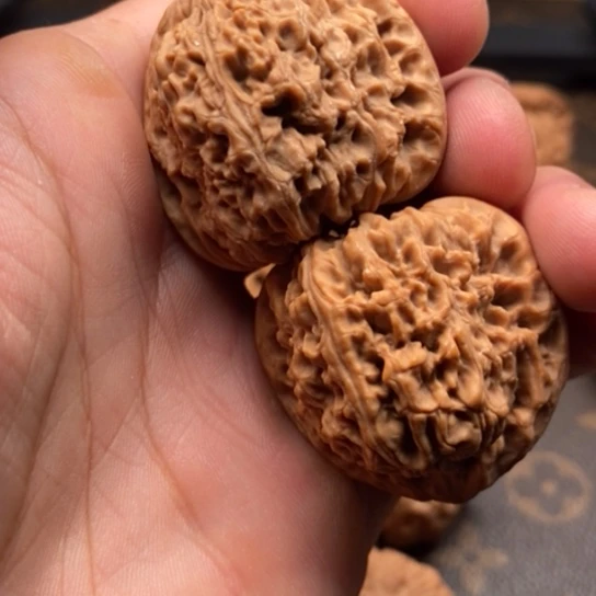 文玩核桃把件小***骚南疆石