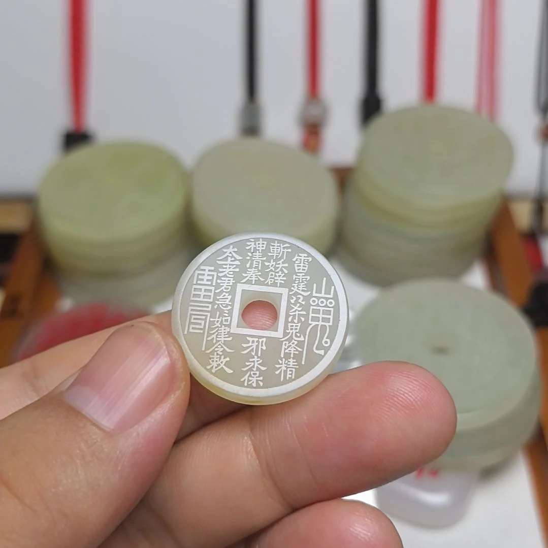 胜***望蛇纹石玉未镶嵌颈饰