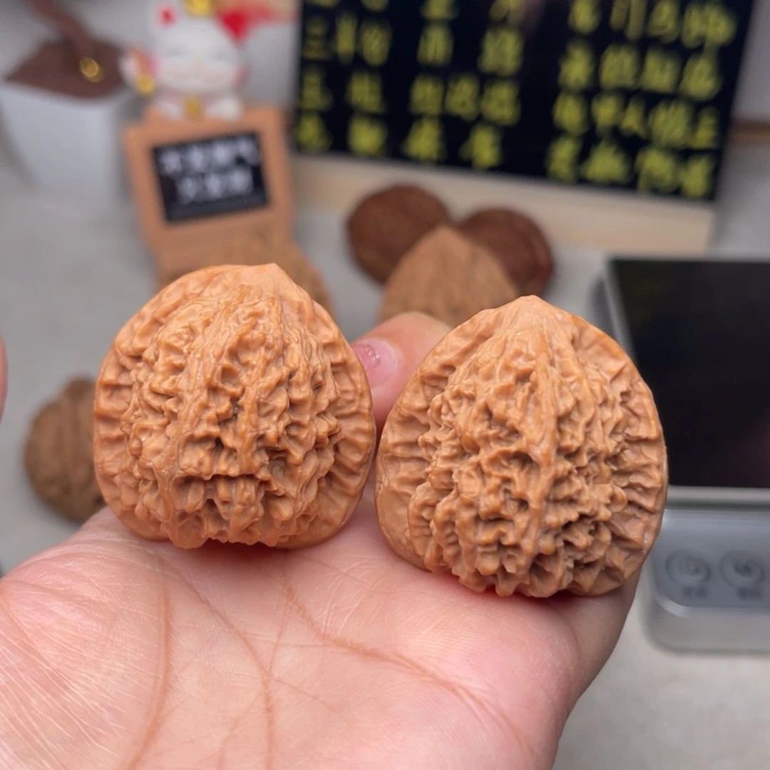 把件文玩核桃半月山